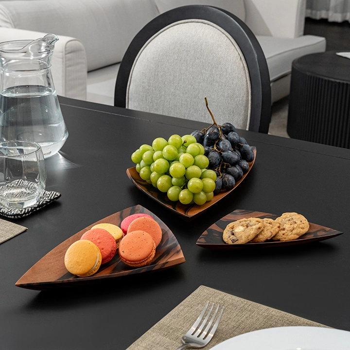 Picture in situ of Water Lillies Plates