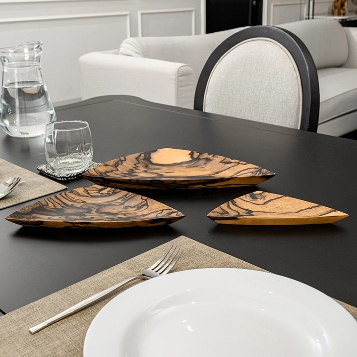 Picture in situ of Water Lillies Plates