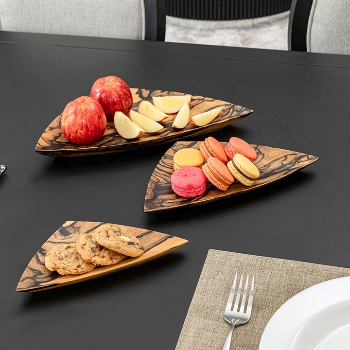 Studio picture of Water Lillies plates