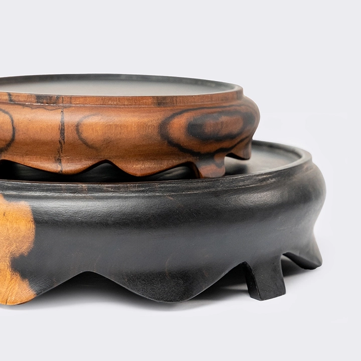 Studio picture of the round stand for Buddha set.2