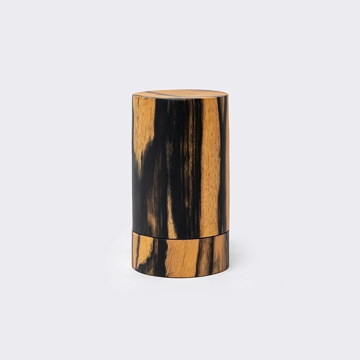 Rotating view highlighting the toothpick's features.