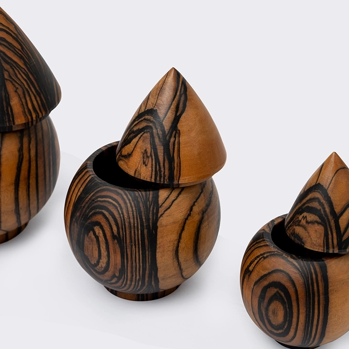 Detail studio picture of the Peaked Jar