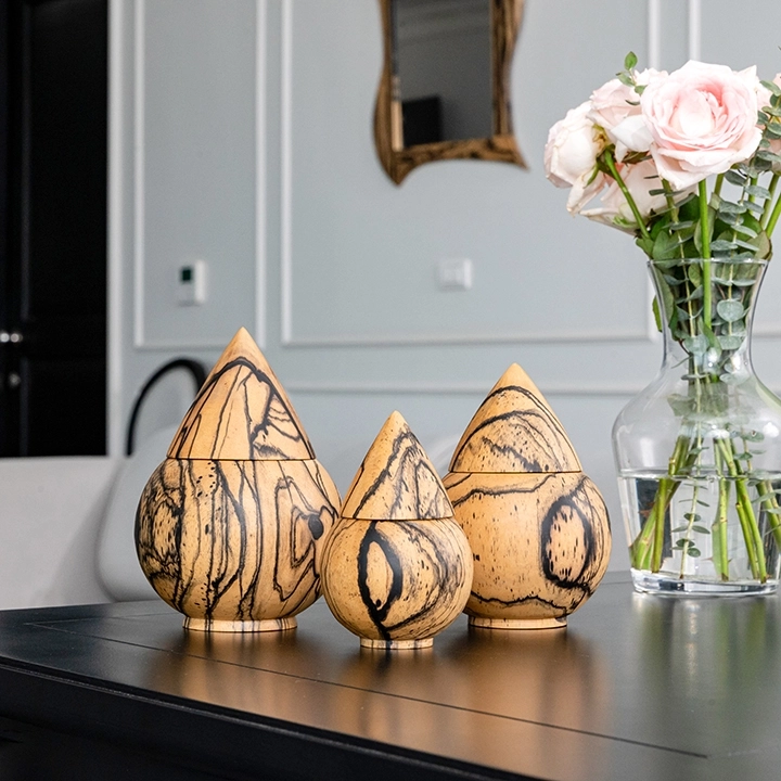 Picture in situ of the Peaked Jar