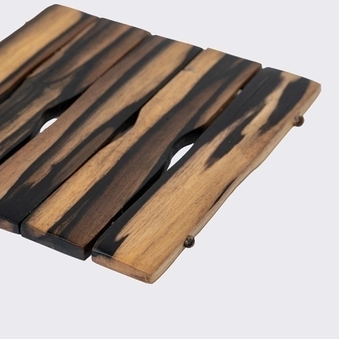 Detail studio picture of the Slatted Coaster