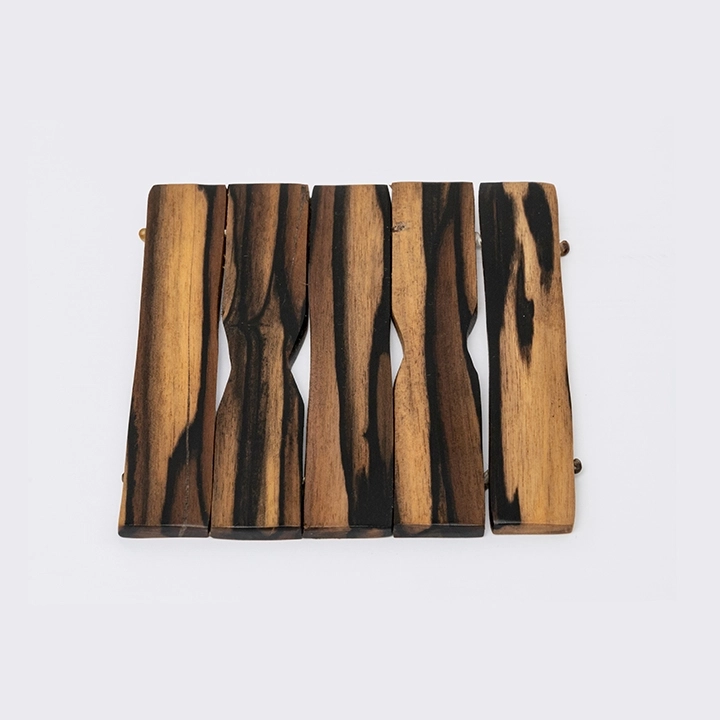 Rotating view highlighting the coaster's features.