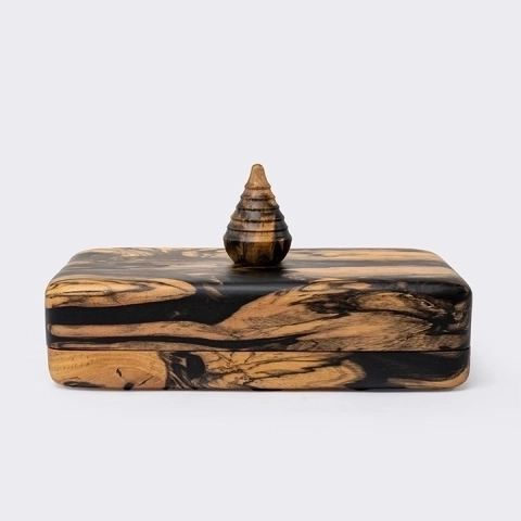 Studio picture of the  Rectangular Box w. Pagoda