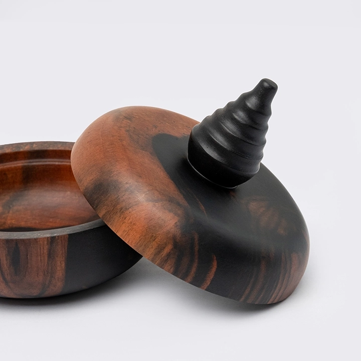 Studio picture of the Round Box 