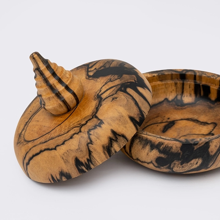 Studio picture of the Round Box 