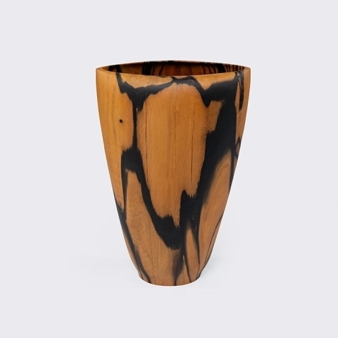 Studio picture of the Oval Curved Edge Vase