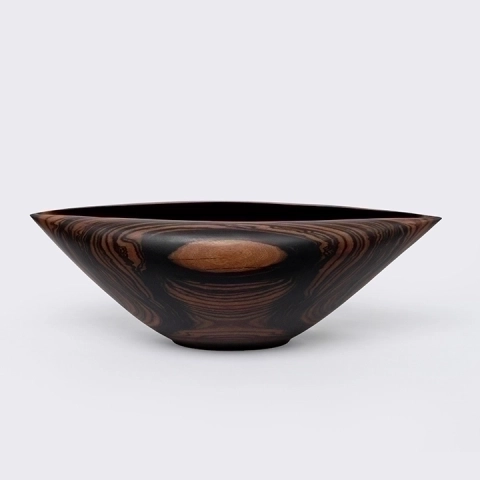 Studio picture of the Oval Curved Edge bowl