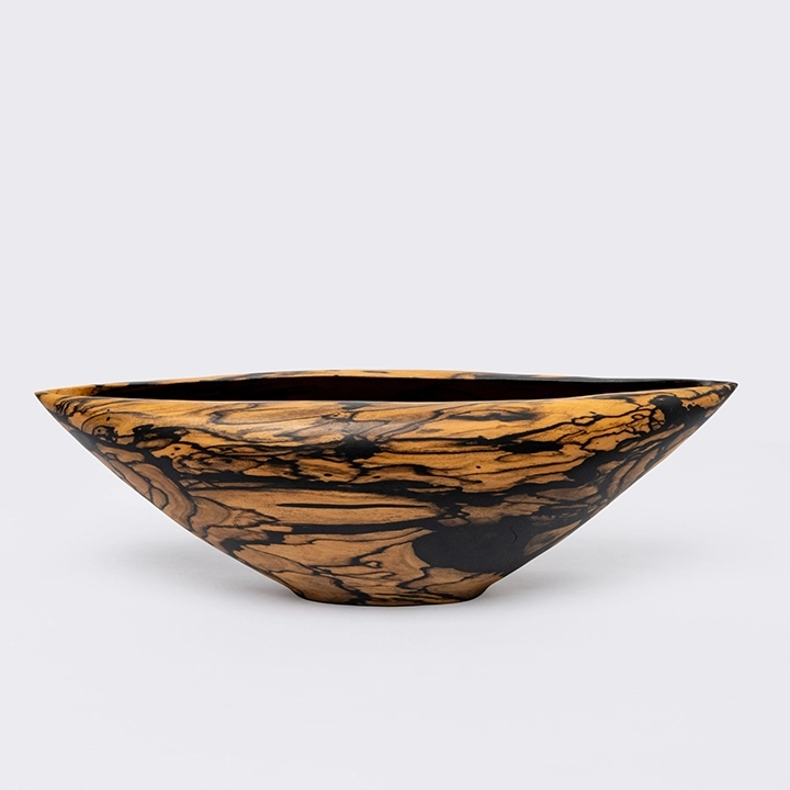 Studio picture of the Oval Curved Edge bowl