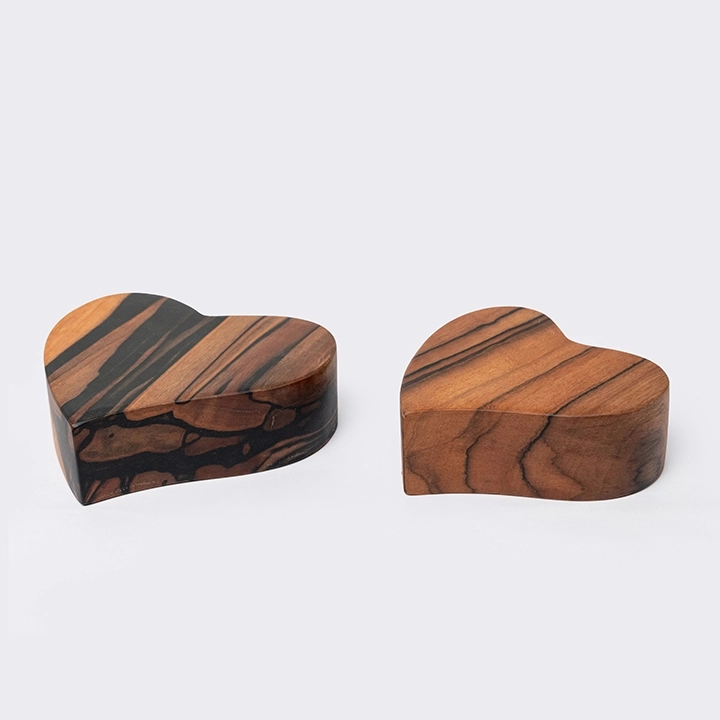 Studio picture of the Paperweight - Design Heart set.2