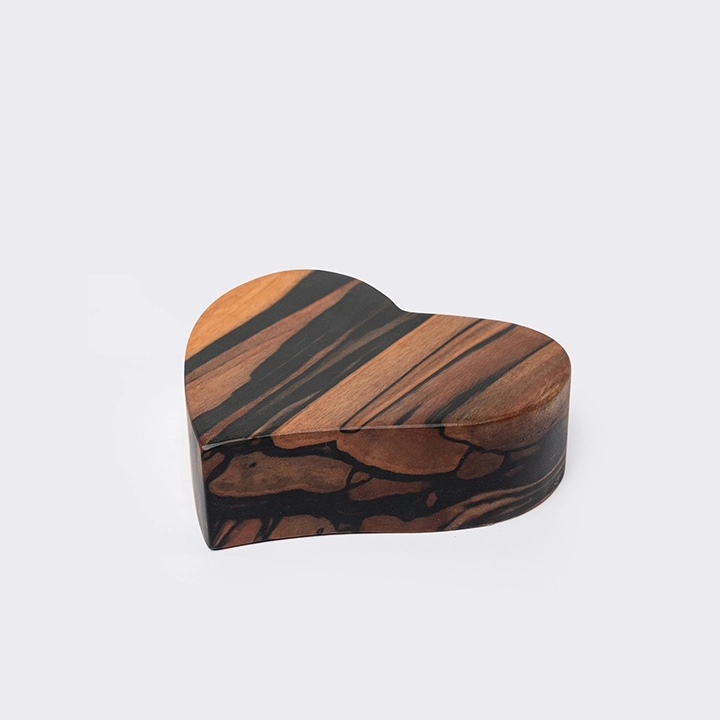 Studio picture of the the Paperweight - Design Heart