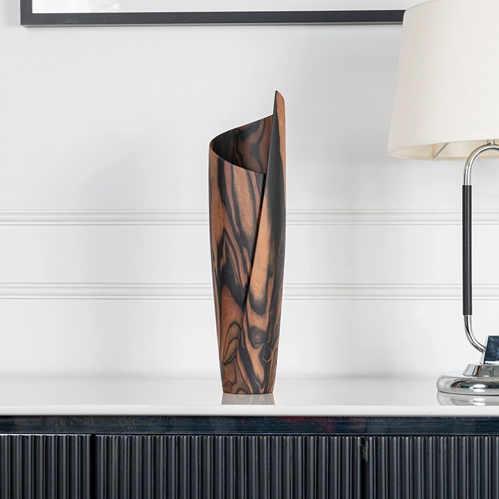 Picture in situ of the vase