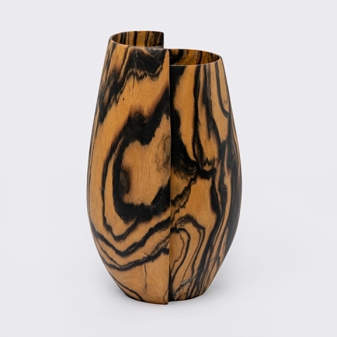 Studio picture of the vase
