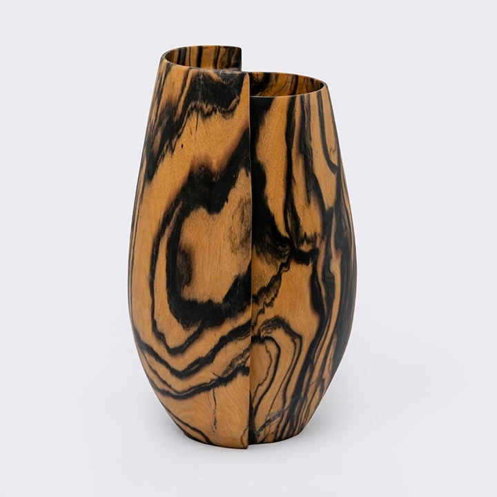 Rotating view highlighting the vase's features