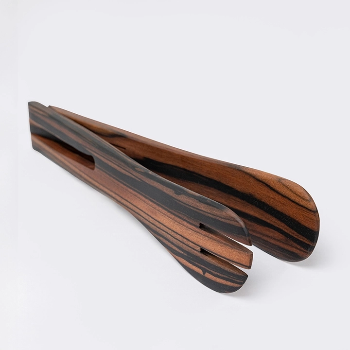 Detail studio picture of the Tongs