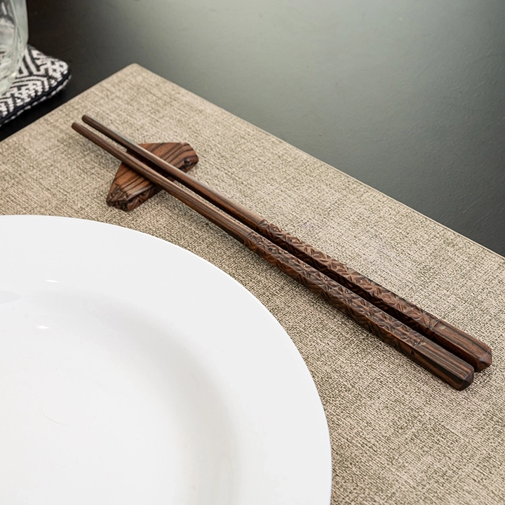 Rotating view highlighting thechoopstick's features