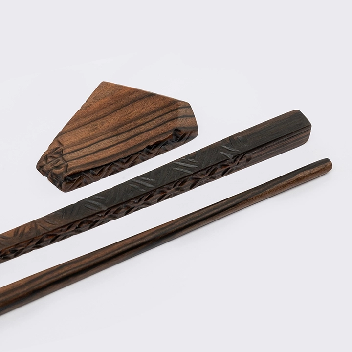 Detail studio picture of the chopsticks set.3