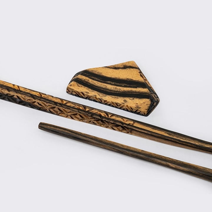 Detail studio picture of the chopsticks set.3
