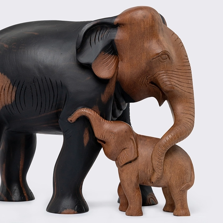 Detail studio picture of the elephant sculpture