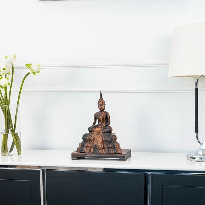 Rotating view highlighting the sitting buddha's features