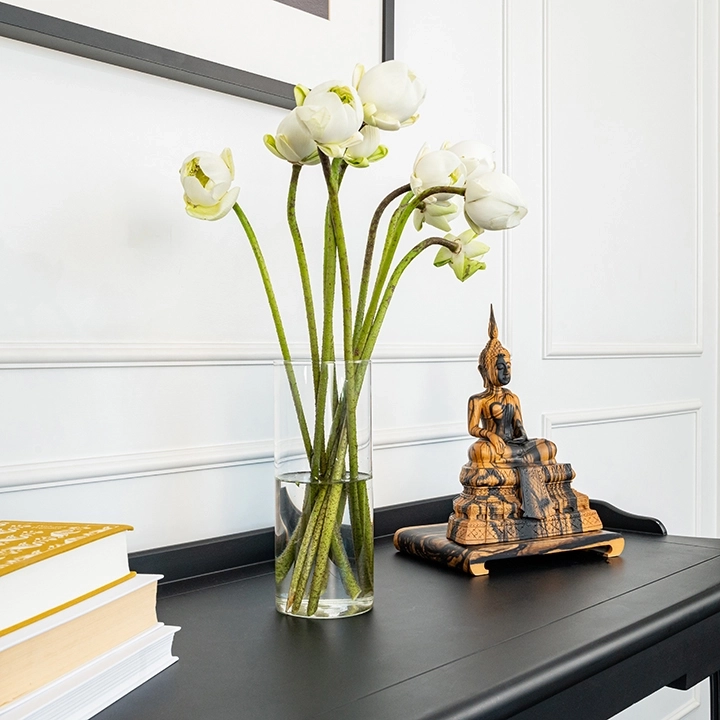 Rotating view highlighting the sitting buddha's features