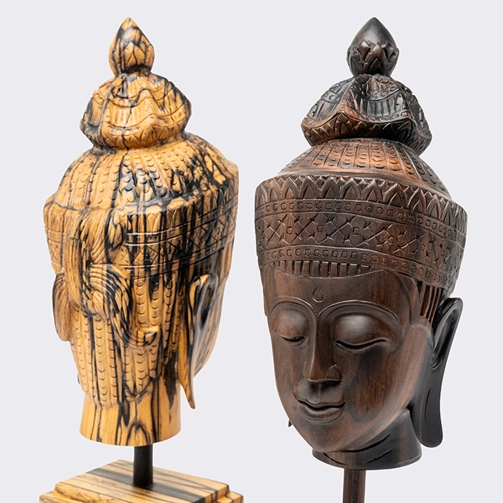 Rotating view highlighting the buddha sculpture's features