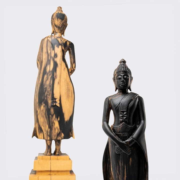 Rotating view highlighting the sculpture's features