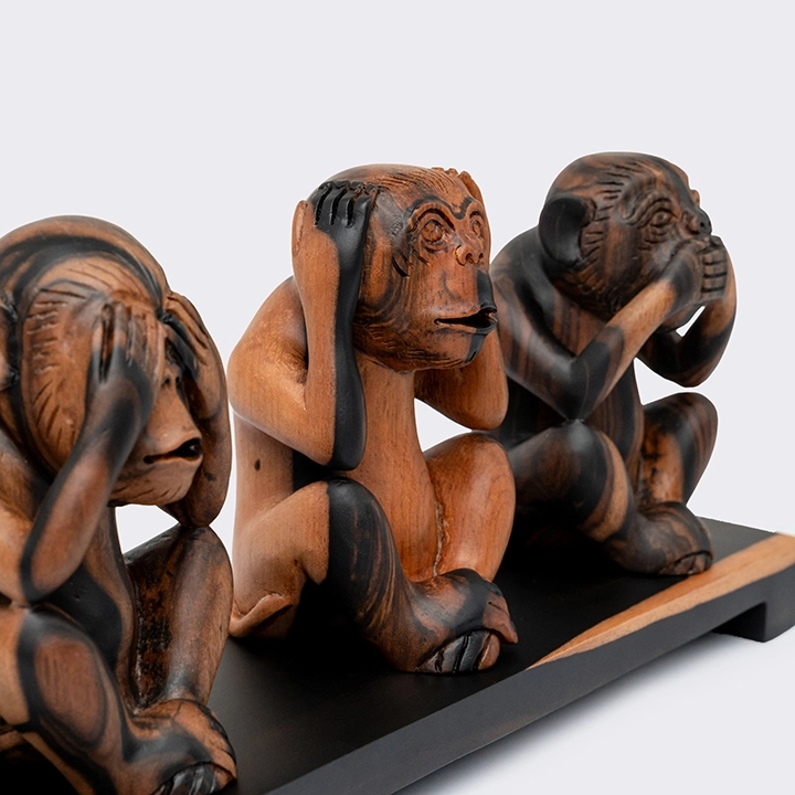 Detail studio picture of the Lao Monkeys 