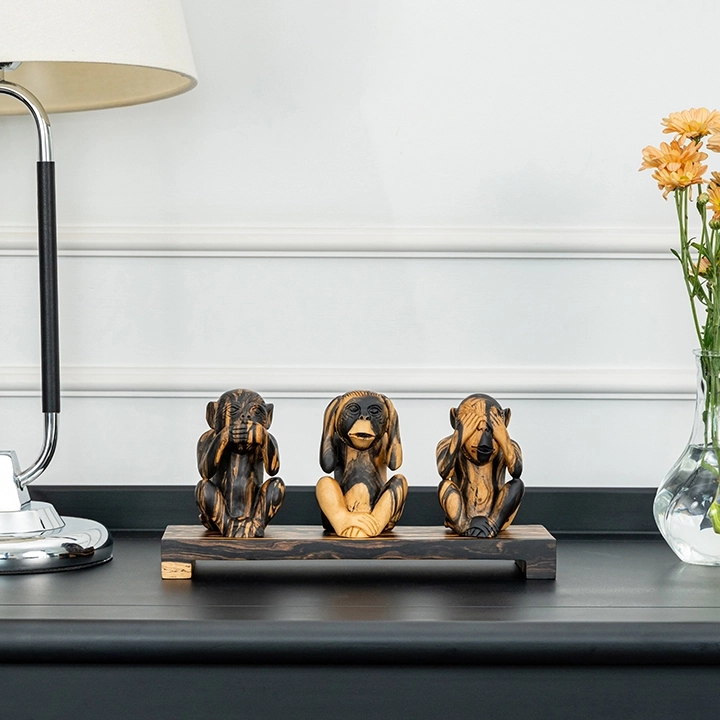 Rotating view highlighting the Monkey'sculpture's features.