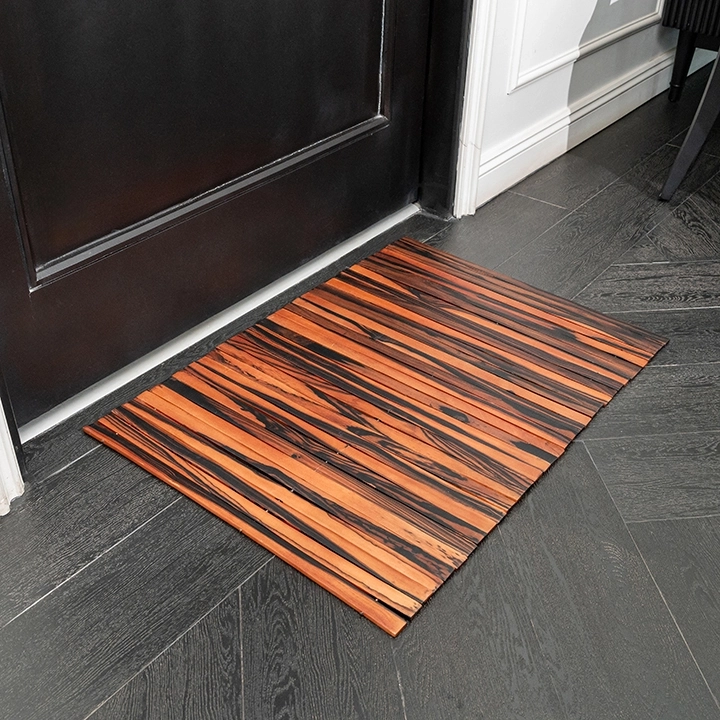 Studio picture of the slatted