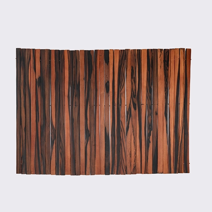 Studio picture of the slatted