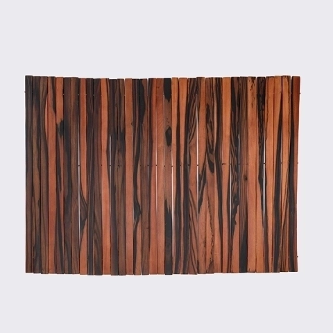 Studio picture of the slatted