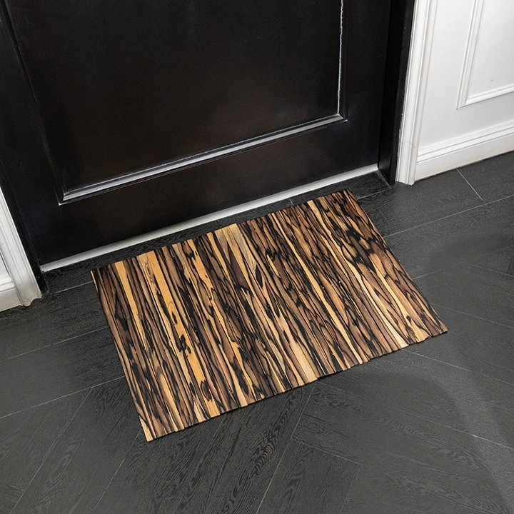 Studio picture of the slatted