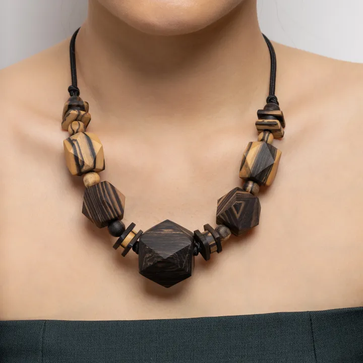 Image showcasing the necklace in use 