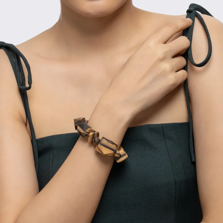 Image showcasing the bracelet in use 