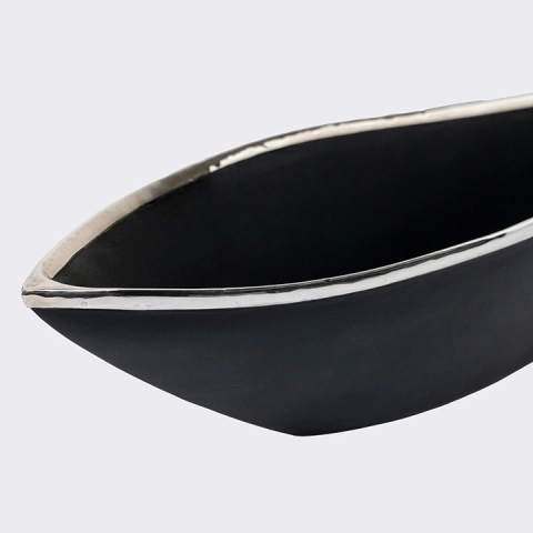 Close-up view of the bowl's details.