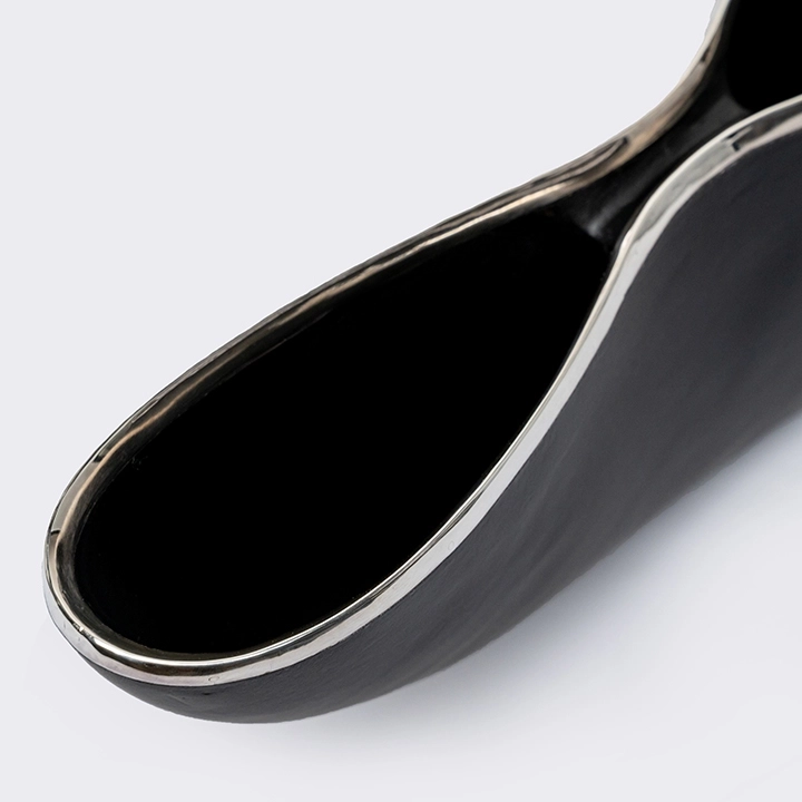 Rotating view highlighting the bowl's features.