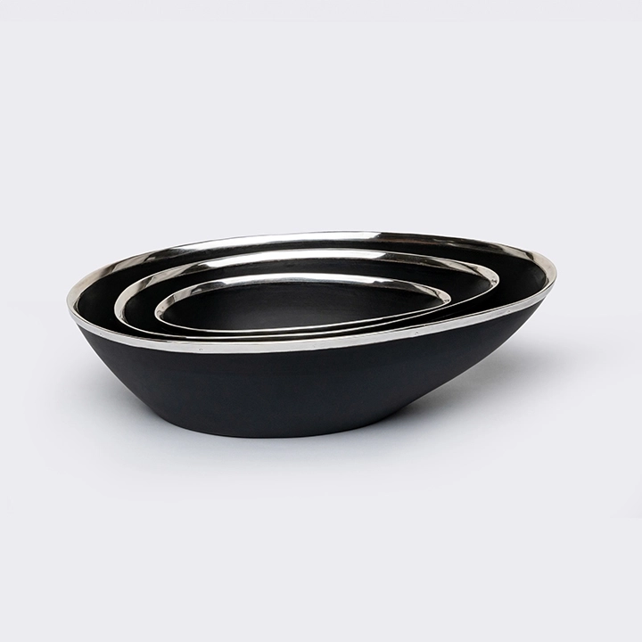 Rotating view highlighting the bowl's features.