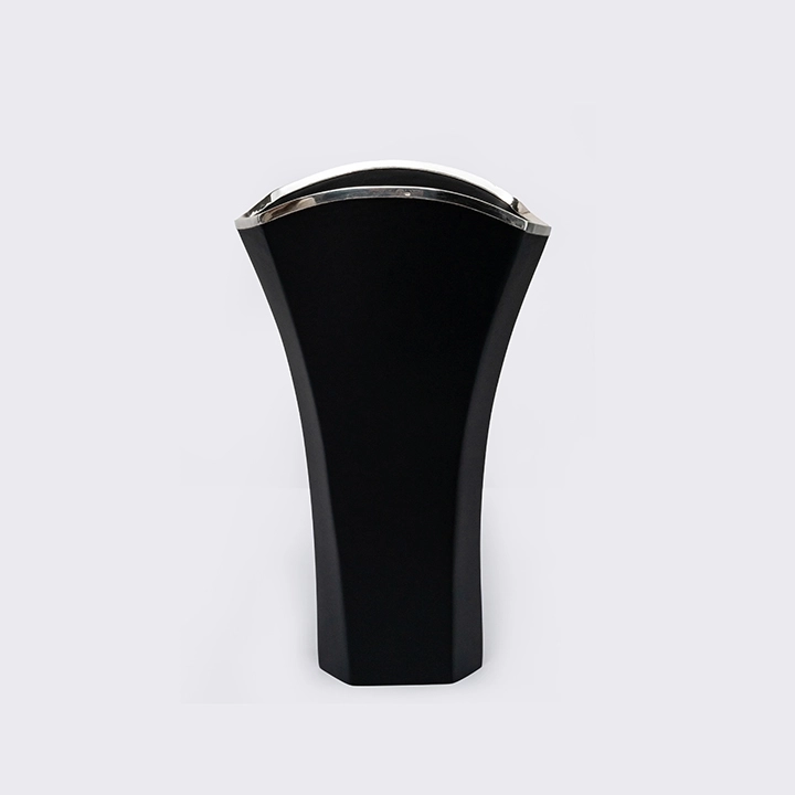 Rotating view highlighting the vase's features.