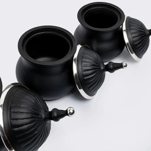 Close-up view of the jar's details.