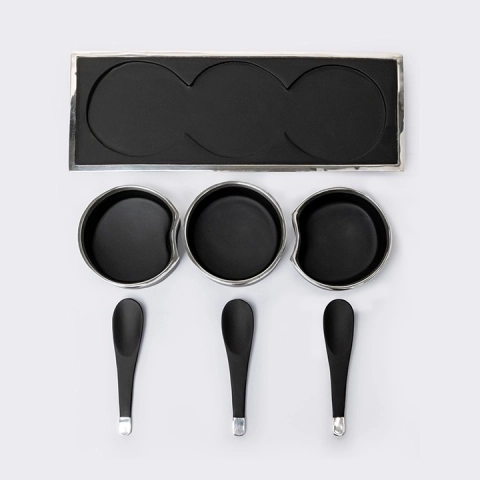 Close-up view of the tray's details.