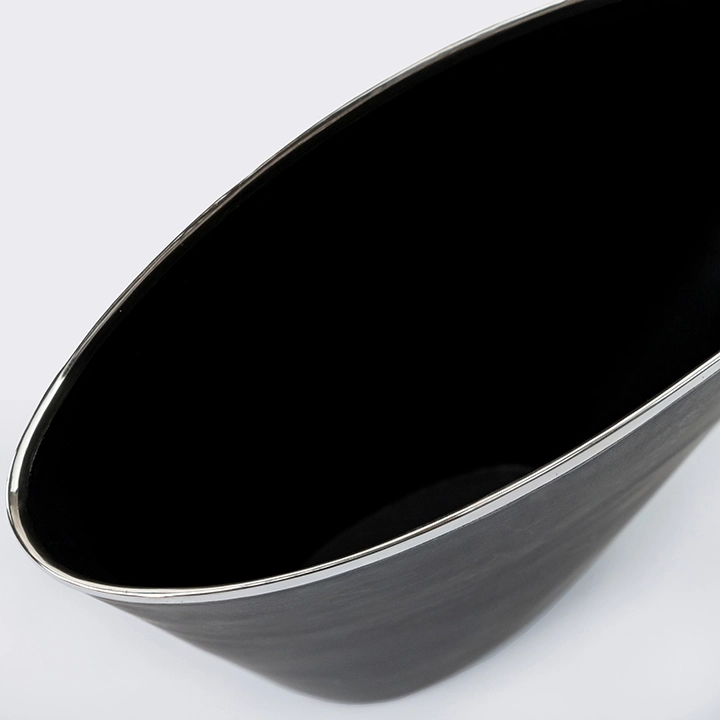 Rotating view highlighting the vase's features.