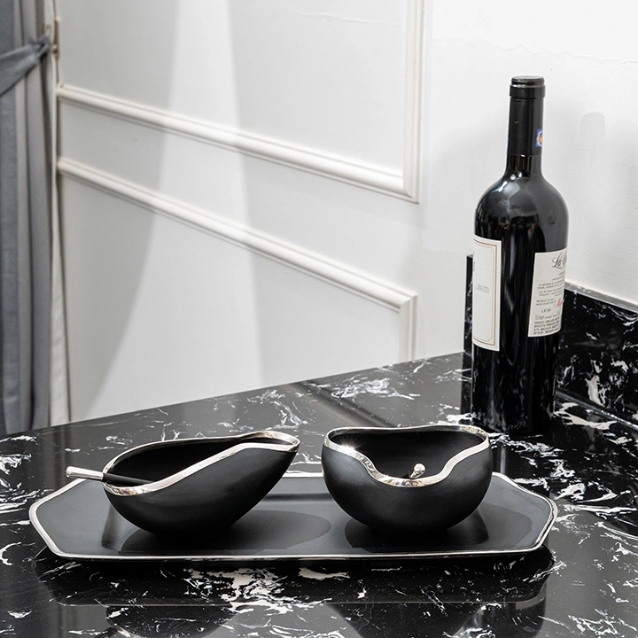 Image showcasing the tray in use.