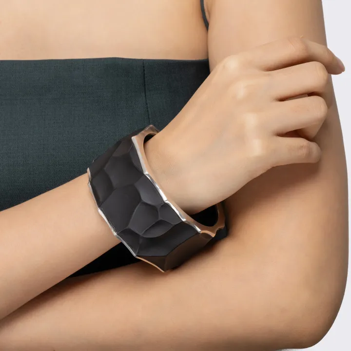 Image showcasing the bracelet in use 