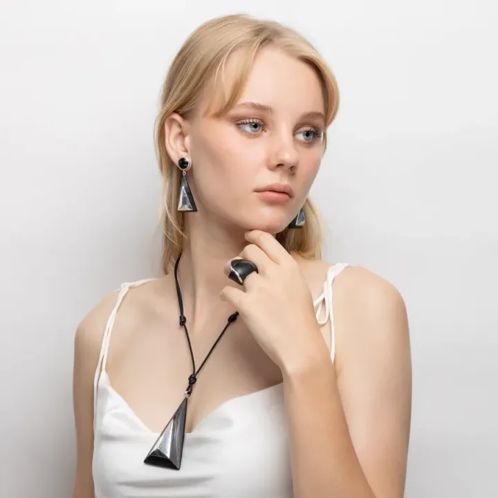 Image showcasing the necklace in use 